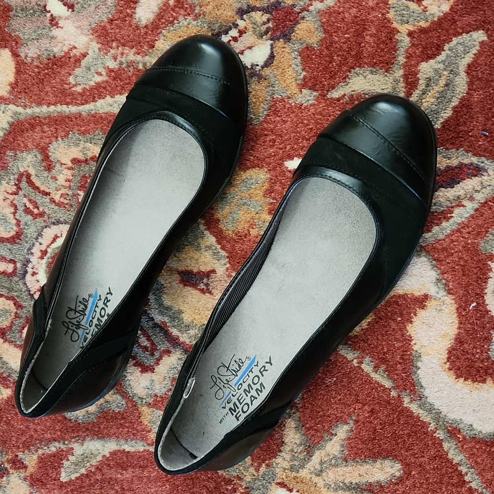 Life's stride velocity made with memory foam Elegant Black Women's Flats